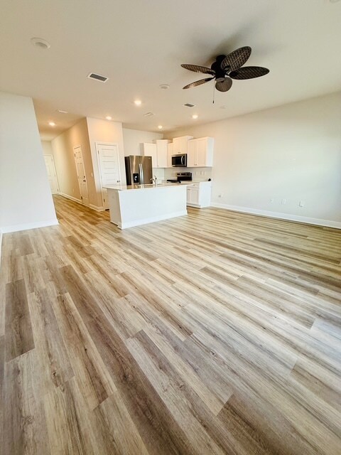 Building Photo - 5676 Sandy Walk St