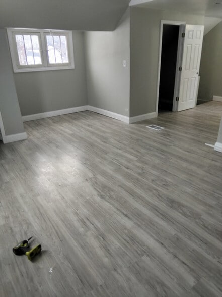 Building Photo - 19265 Riopelle St