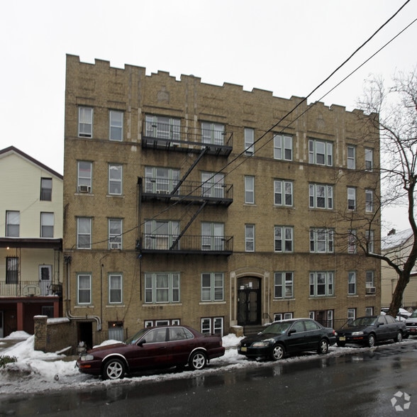 Primary Photo - 166 Summit Ave
