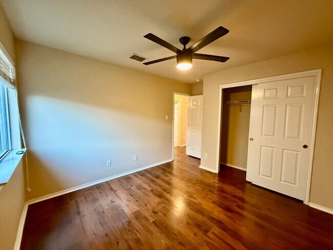Building Photo - 346 Lucille