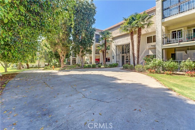 Building Photo - 5515 Paseo Del Lago W