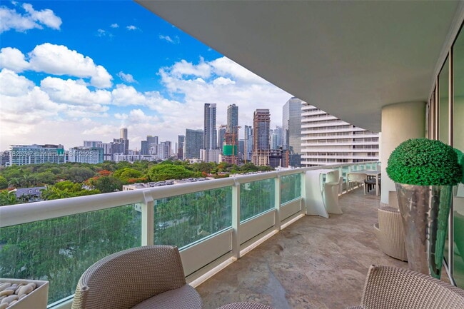 Building Photo - 1643 Brickell Ave