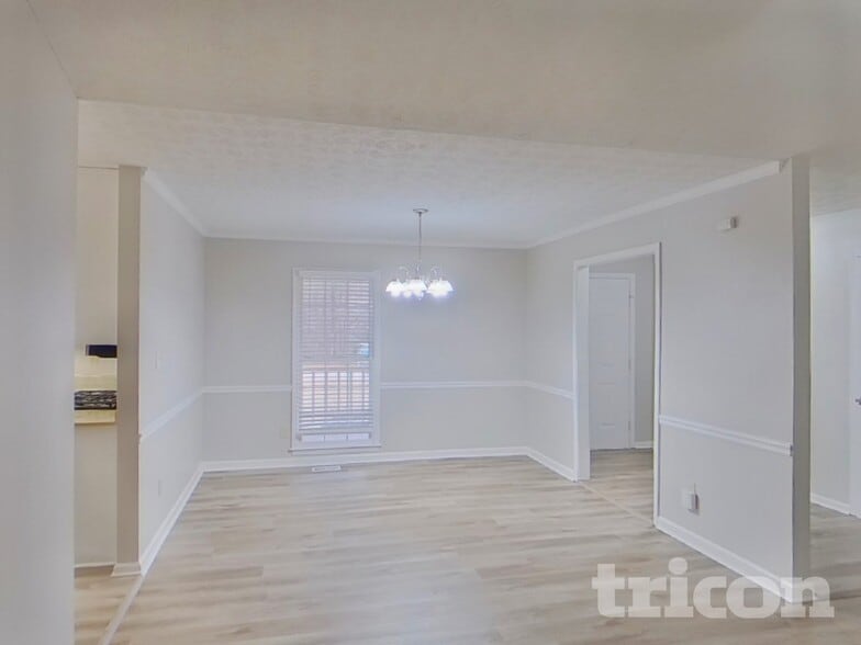 Building Photo - 555 N Oakland Cir