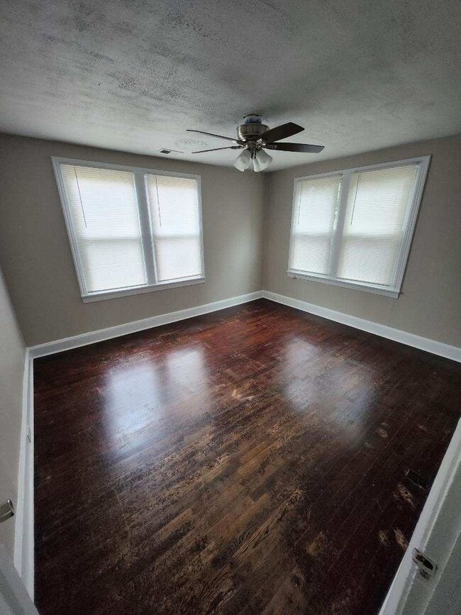 Building Photo - 2309 Westview Dr