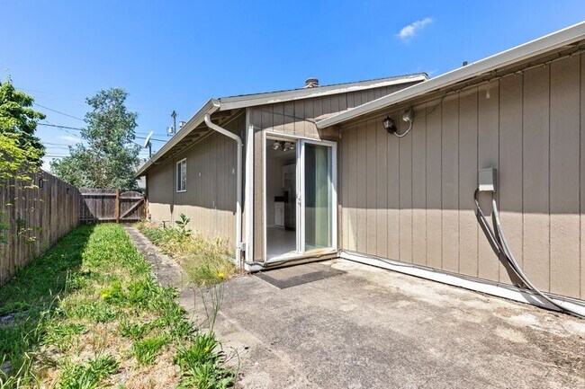 Building Photo - 3918 SE 52nd Ave