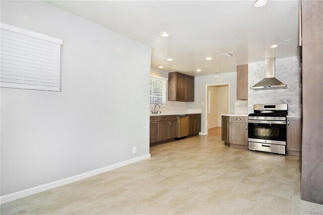 Building Photo - 14645 La Maida St