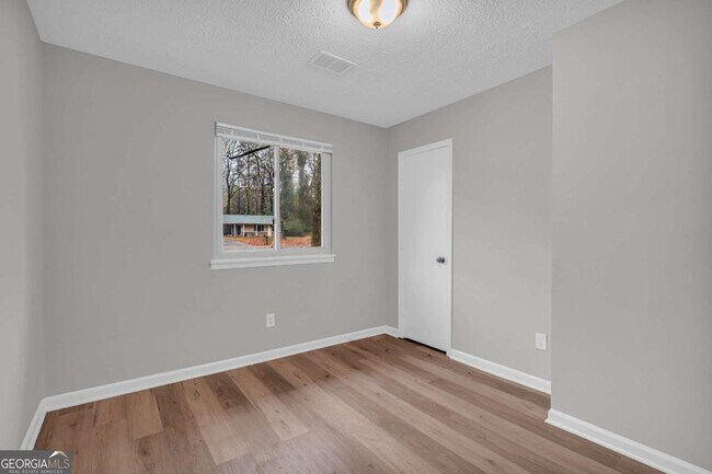 Building Photo - 3368 Lincolndale Ct