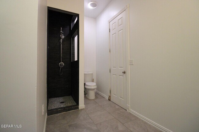 Building Photo - 561 Agua De Mar