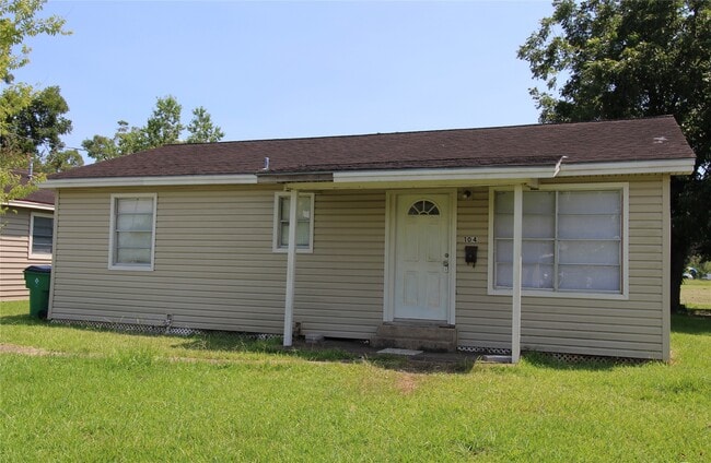 Primary Photo - 104 Prewitt Ln