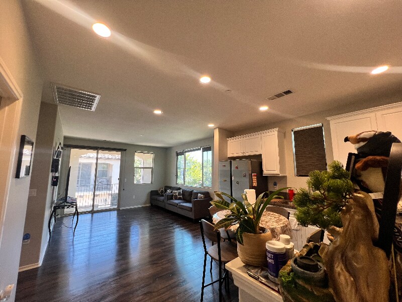 Building Photo - 3230 E Yountville Dr