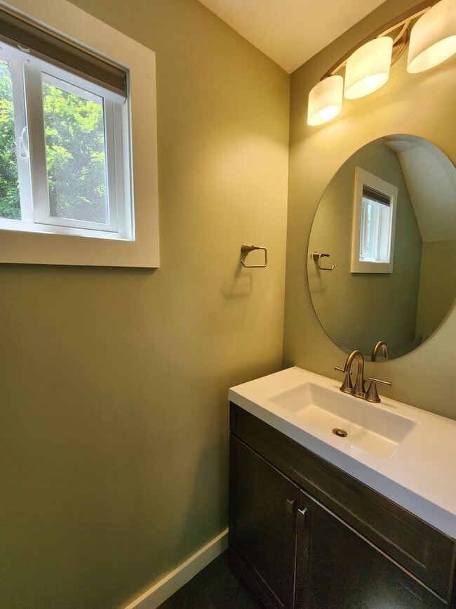 Building Photo - West Asheville Rental