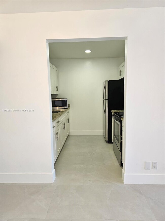 Building Photo - 13455 SW 9th Ct
