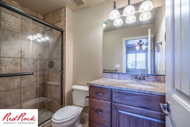 Building Photo - 3 Bedroom Townhome In Southgate Community