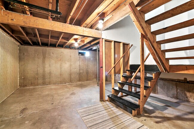 Building Photo - 220 Lasalle St