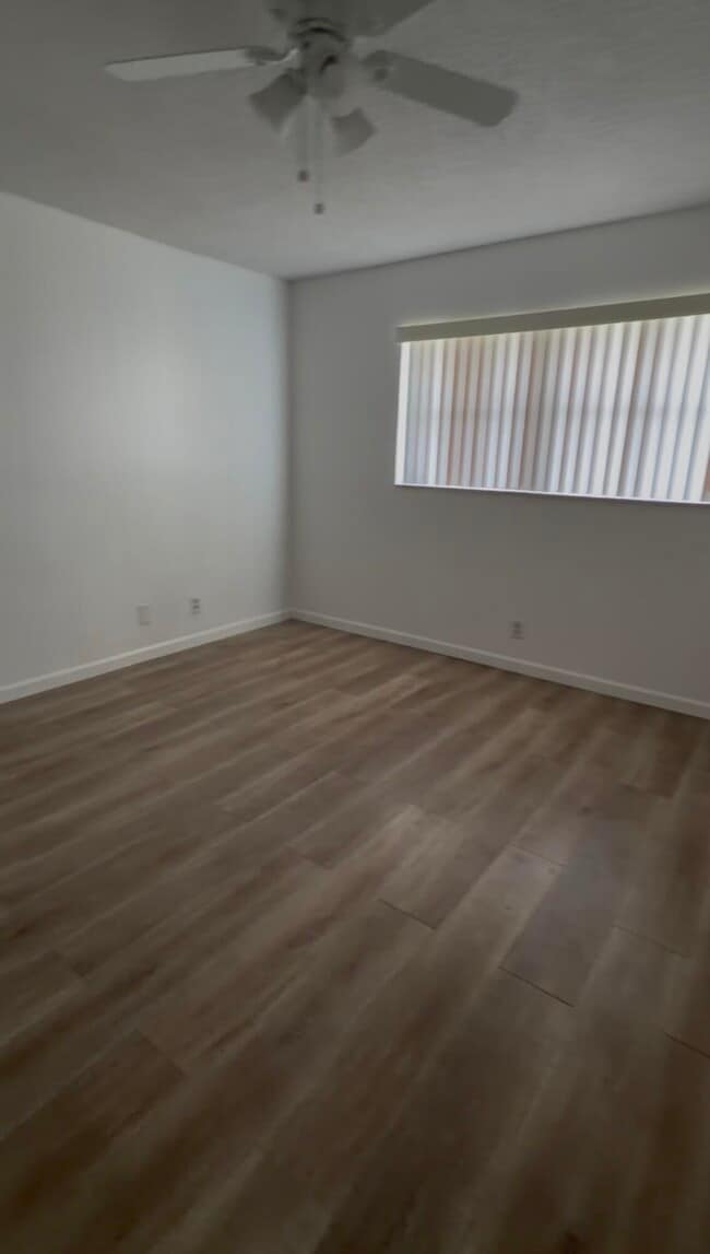 Building Photo - 8001 Fairview Dr