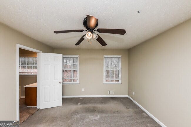 Building Photo - 28 Loxley Ct