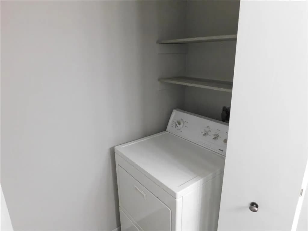 Dryer - 2439 Grenadier Ave N