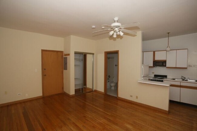 Building Photo - 640 W Barry Ave