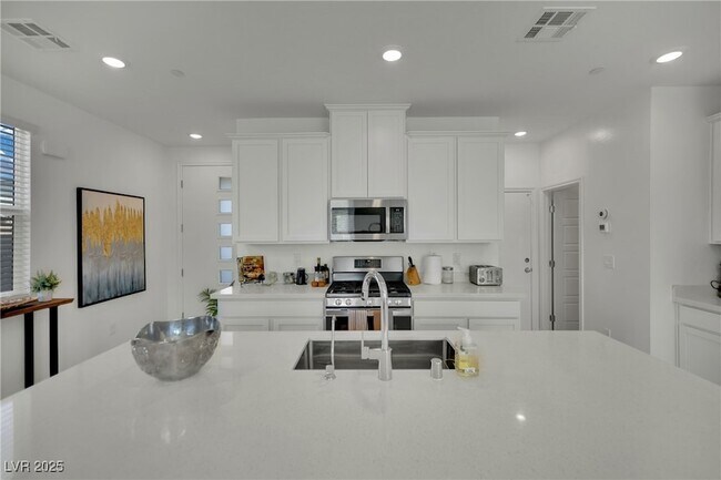 Building Photo - 8907 Roadrunner Ravine St