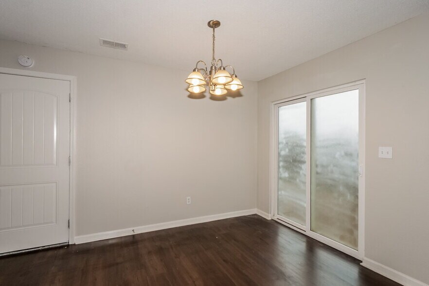 Building Photo - 9999 Chariden Dr