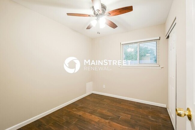 Building Photo - 4 Bedroom Pet-Friendly Home in FLORISSANT,...