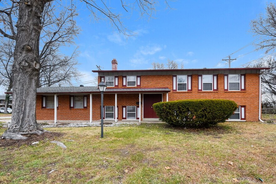 Primary Photo - 2315 E Humes Ln