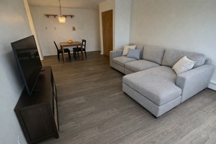 Building Photo - 103 W Elk Trl