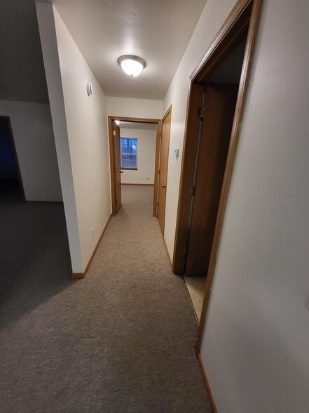 Building Photo - 4944 Rosewood Ct