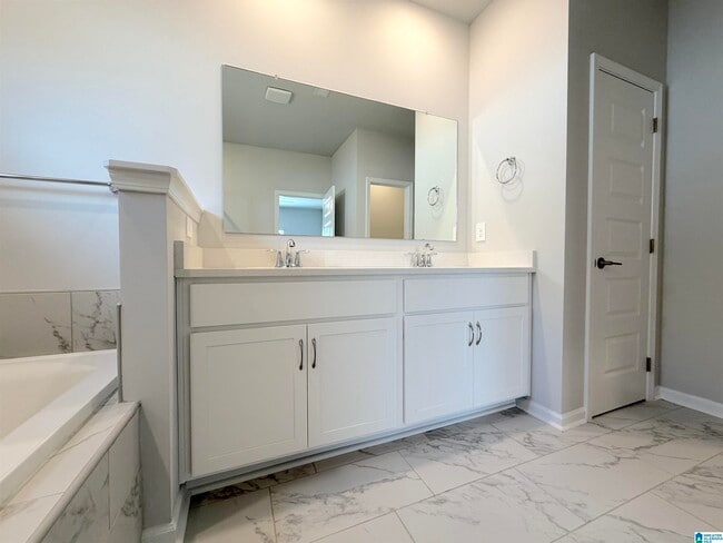 Building Photo - 14707 Mountain Strm Dr