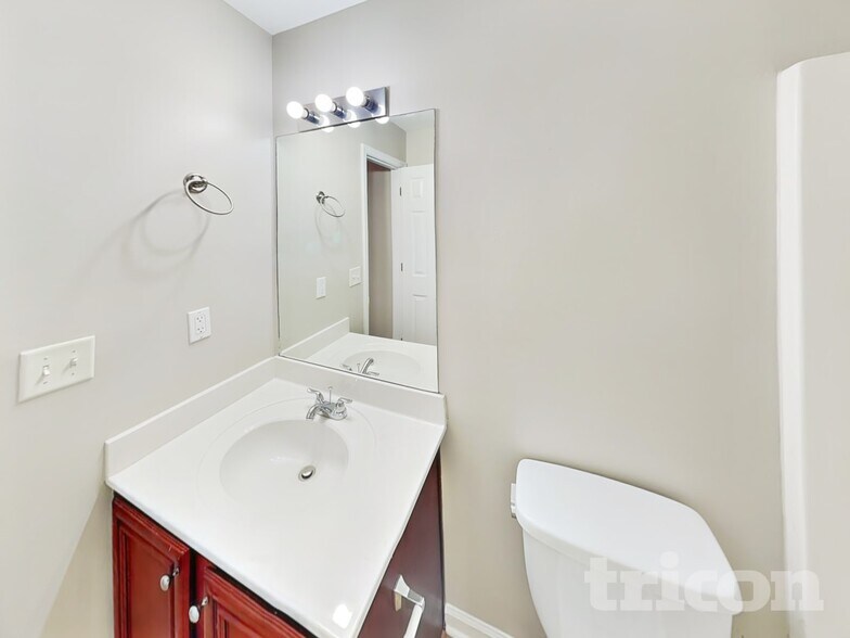 Building Photo - 684 Emporia Loop