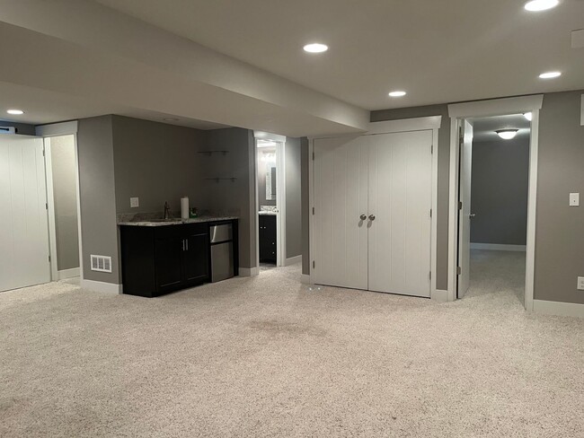 Building Photo - Beautiful 2 Bedroom + 2 Bonus Rooms, 3 Bat...
