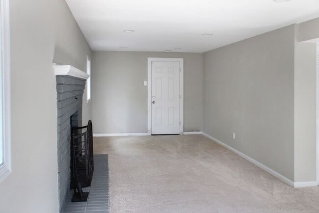 Building Photo - Charming Corner Lot Brick Home With 3-Bedr...