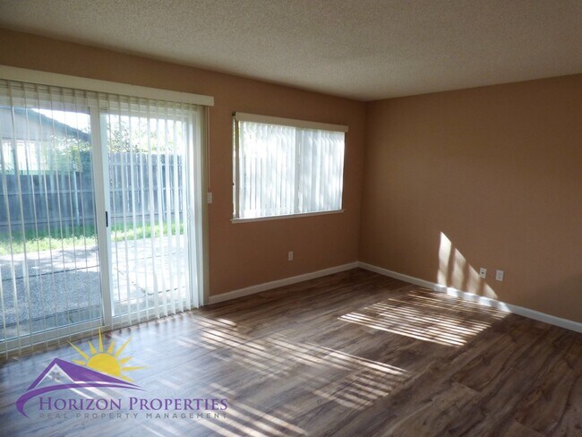 Building Photo - 3 Bed 2 Bath 1,317sqft Citrus Heights Home in Wildwood Estates