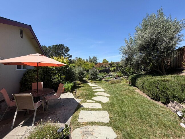 Building Photo - 3 Bed 2 Bath In Livorna Estates