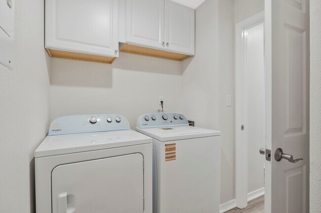 Building Photo - 4221 Brookside Dr
