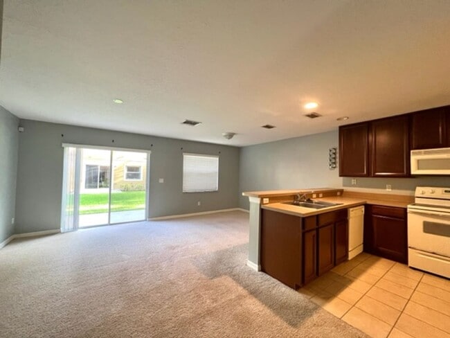 Building Photo - AVAILABLE NOW! Charming 2 Beds 2.5 Bath Townhome! 2 MASTER SUITES! Attached one car garage!! Extr...