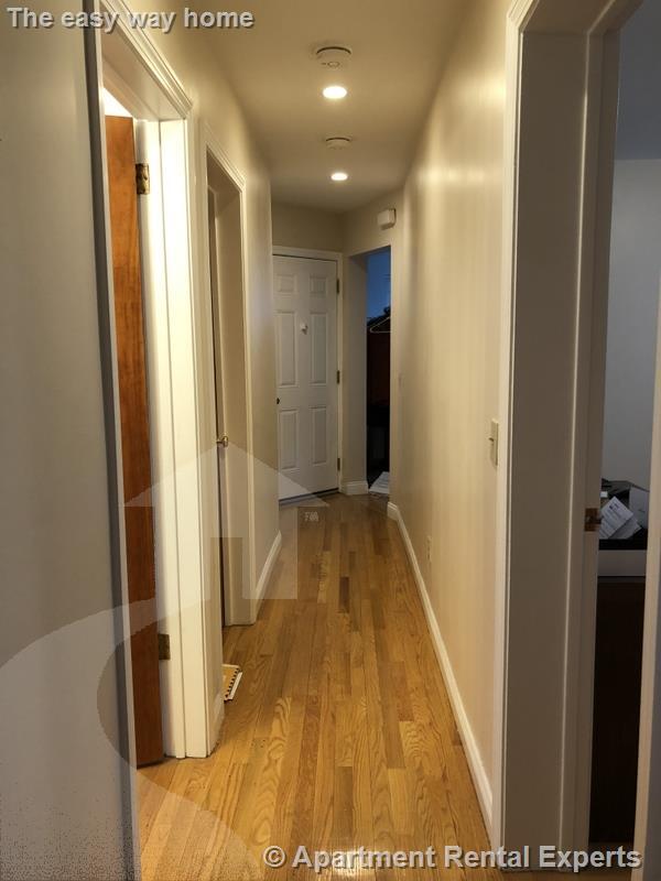 Building Photo - Cambridgeport 3 Bedroom Fully Renovated- H...