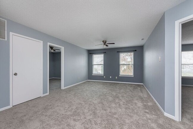 Building Photo - Large 4 Bedroom in Fishers!
