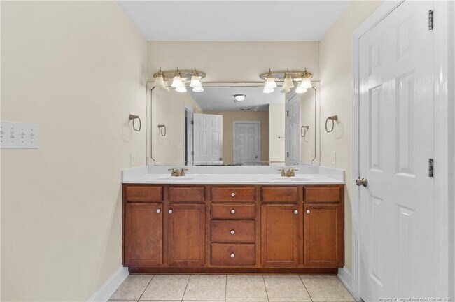 Building Photo - 5802 Rainsford Dr