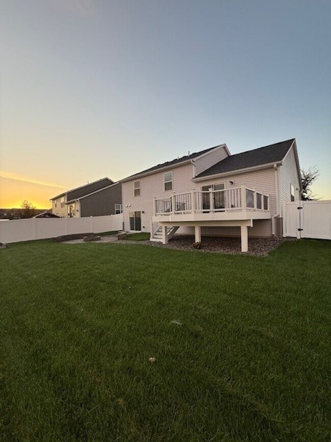 Building Photo - Spacious 4?BD | 2?BA Home with Finished Lo...