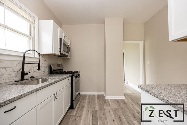 Building Photo - PRE LEASING! Beautiful 3 BEDROOM!