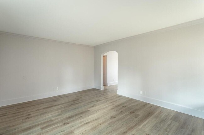 Building Photo - Three Bedroom One Bathroom House For Rent