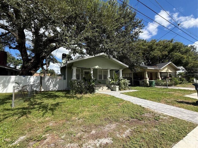 Primary Photo - 307 W Crest Ave