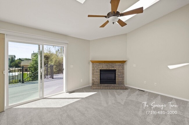 Building Photo - Spacious Ranch-Style 5-Bedroom in The Heig...