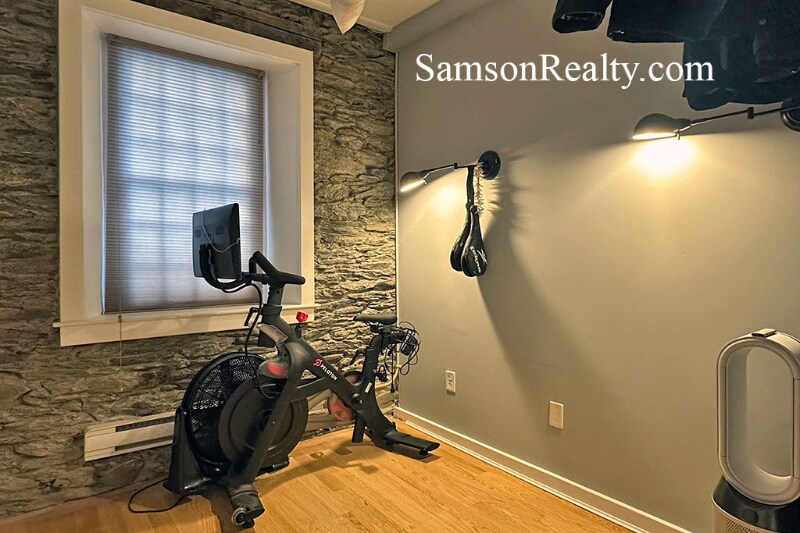 Building Photo - 65 Weybosset St