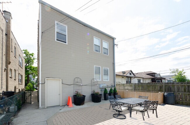 Building Photo - 3630 N Kimball Ave