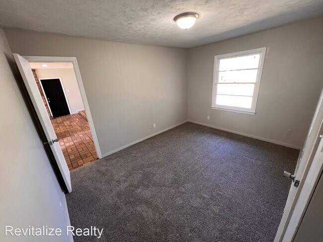 Building Photo - 3 br, 1 bath House - 1208 Castlewood Dr