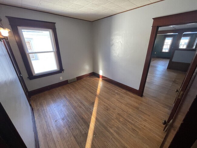 Building Photo - 418 Colvin Ave