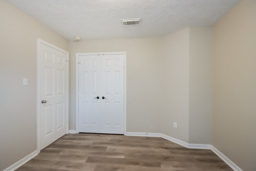 Building Photo - 16901 Canary St