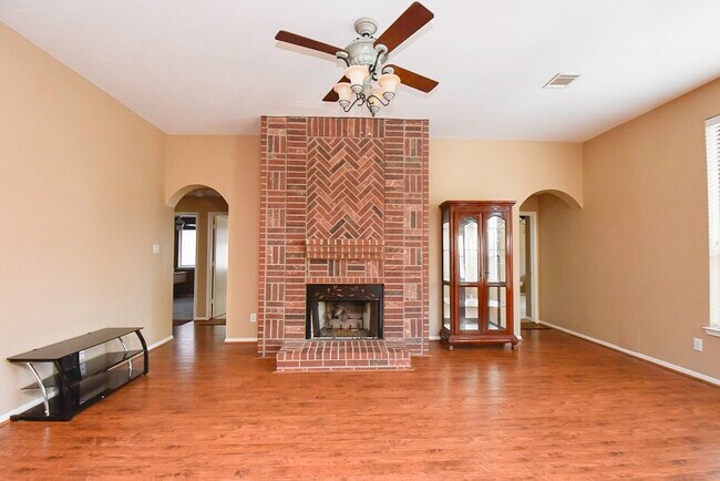 Building Photo - 21619 Oakcreek Ct